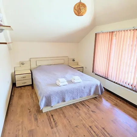 Casual Near Gondola & Center - Neon Apartment *