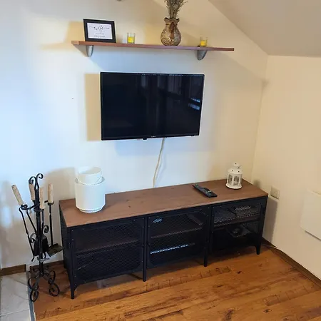 Casual Near Gondola & Center - Neon Apartment