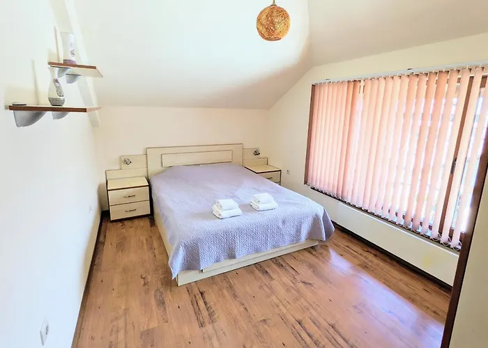 Casual Near Gondola & Center - Neon Apartment *